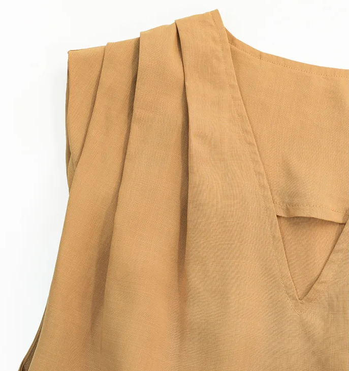 Curved Hem Sleeveless Pleated Top